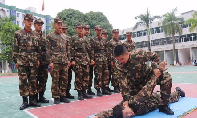 新兵下队一周了，他们过得可好？
