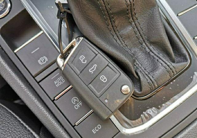 「现代索纳塔」刚工作的小年轻，家里资助十多万买车，选来选去最终提了大众神车