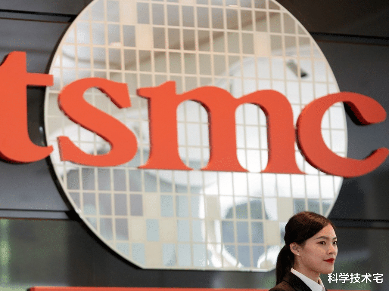 『华为』台积电进入5nm时代，因被制裁，华为无奈选择14nm工艺！