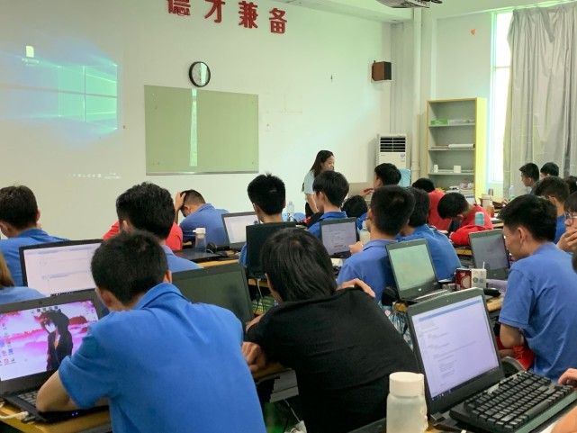 高职院校|同样是专科,为何有的叫高职,有的叫高专,哪个文凭高?