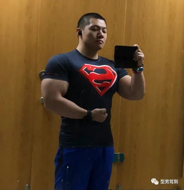 「健身教练」山东健身教练因太大而遭嫌弃，网友：我要我要！