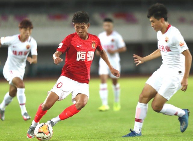 广州恒大■助攻高拉特+轰世界波！恒大19岁红星获赞“新郜林”，或被卡纳瓦罗重用