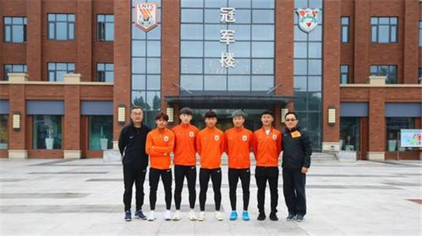 武磊|恒大首败另类视角：场上15打8！