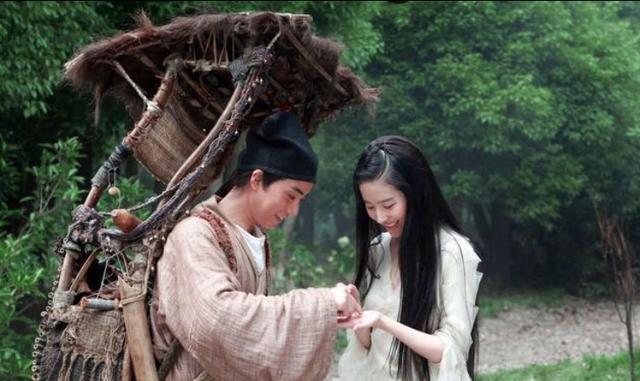 郑爽|郑爽真正的大麻烦还在后头，“中国第一流量小花”面临巨额索赔