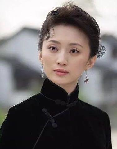 【许亚军】56岁4婚许亚军近照，娇妻比他小13岁，前妻之一我们都认识