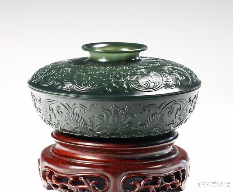 |和田玉的色差很重要，偏色一点，其实差很远