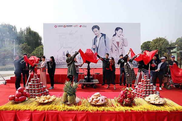 [限薪令]“限薪令”后有一部影视作品停拍，“演员”因降低片酬罢演