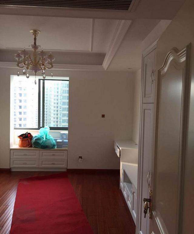 『』5个月装修好的房子，光家具就18万，打扫好准备入住