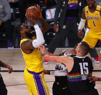 勒布朗·詹姆斯|湖人3-1领先后，詹姆斯送给默里9个字，听听杨毅 王猛怎么说