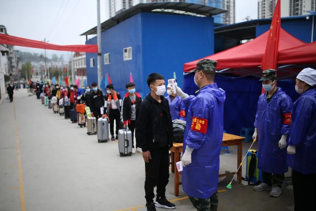 高峰▲又有2省公布开学时间,4月将迎来开学高峰,学生:开学终于有望了