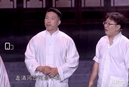 于谦@《喜剧人》总决赛，于谦助阵义子乞丐造型抢镜，金霏陈曦玩摇滚