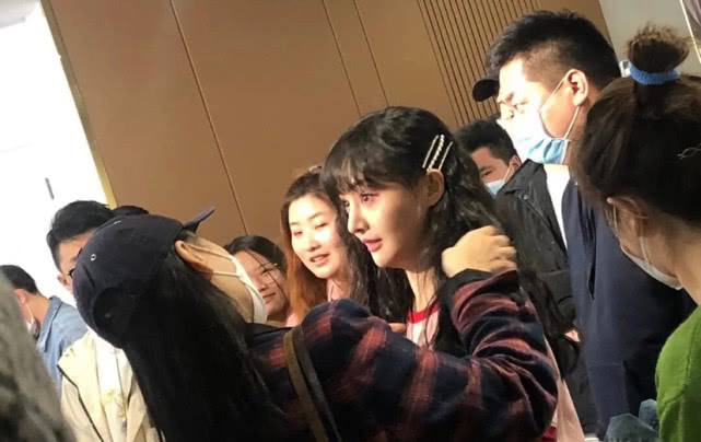 『郑爽』薇娅与郑爽神仙同框，关掉美颜滤镜后，网红跟明星的差距很明显