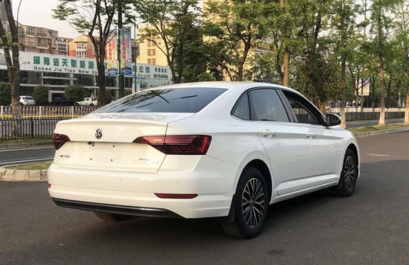 「大众速腾」都是1.2T发动机，都是前后独立悬挂，价格也相似，速腾和雷凌选谁