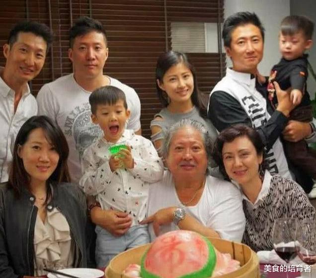 洪金宝|洪金宝与前妻14年生4子，大女儿颜值高随妈妈，36岁至今未婚