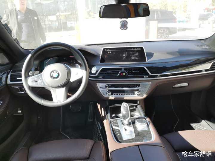 二手车|宝马740车主无语，才开一年贬值20万，普通擦挂竟给切了门槛梁