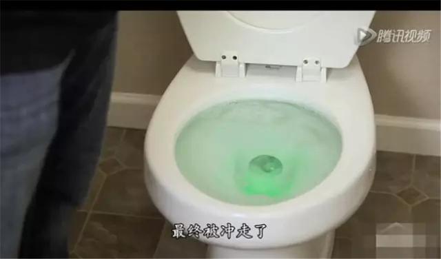 『』马桶堵了,用保鲜膜就搞定?手把手详细教程来啦
