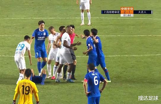|中超昨晚又1大规模冲突！27岁欧洲悍将“教育”中超恶人，6人混战