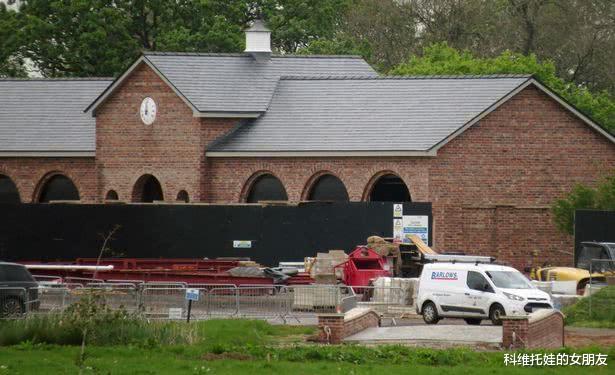 『鲁尼』鲁尼太壕了！为了教儿子钓鱼，花15万镑买金鱼放在700亩庄园池塘里