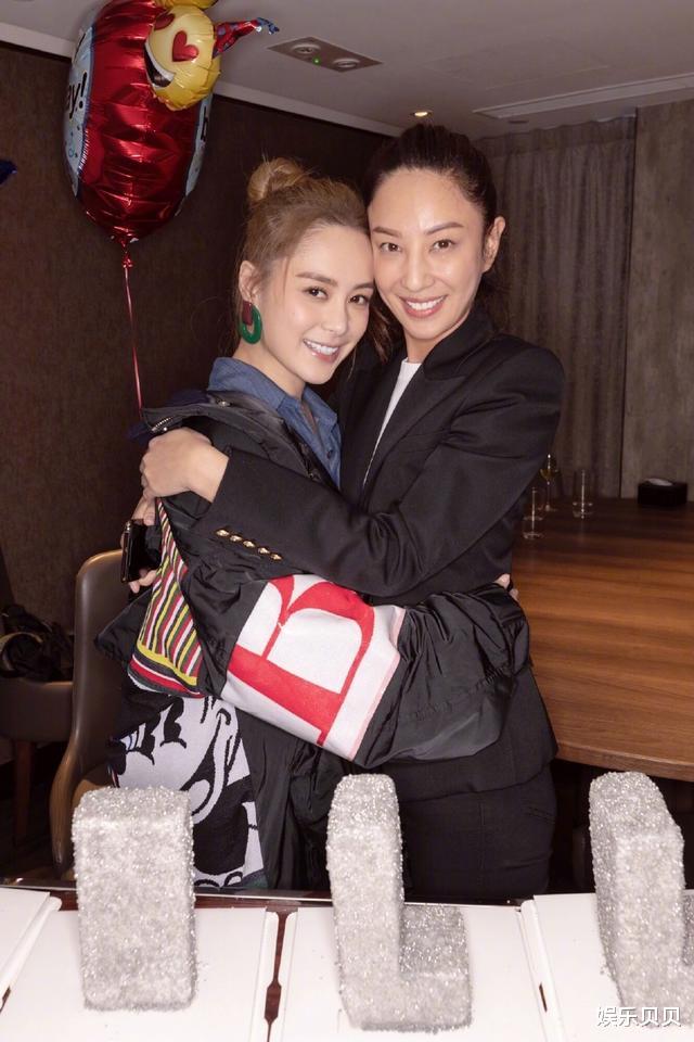 「陈冠希」阿娇官宣离婚后，陈冠希晒多张图片引热议，图中文字被疑暗有所指