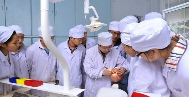 :医学只招理科生?文科生不可错过的8大医学专业!就业稳定很吃香