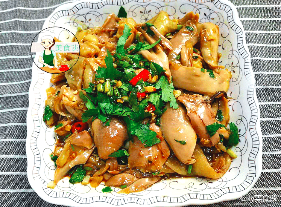 小米辣@5月，这菜是儿子的最爱，蒸一蒸拌一拌就上桌，一次吃一盘不过瘾