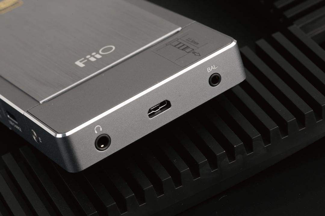 显卡|3.5mm放在底部打游戏时候硌手,为什么没手机商愿意把耳机接口放在侧边?