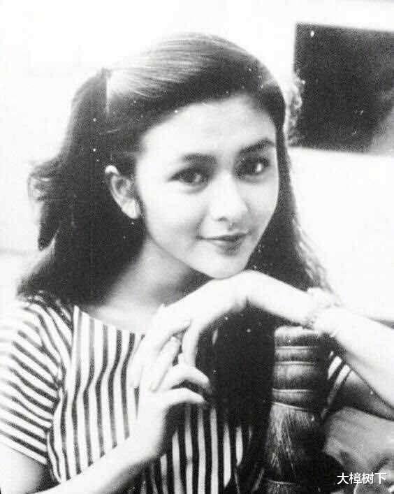 「关之琳」豪门狙击手关之琳：情史坎坷，两婚两离，自曝各种男人都试过