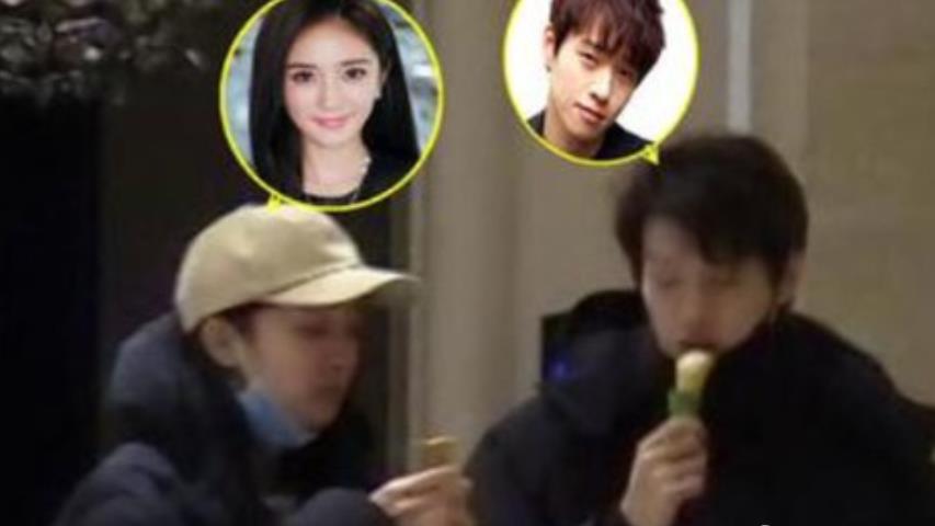 杨幂▲杨幂戴口罩却因脸太小感觉根本挂不住，网友：我戴脸包不住还勒耳朵