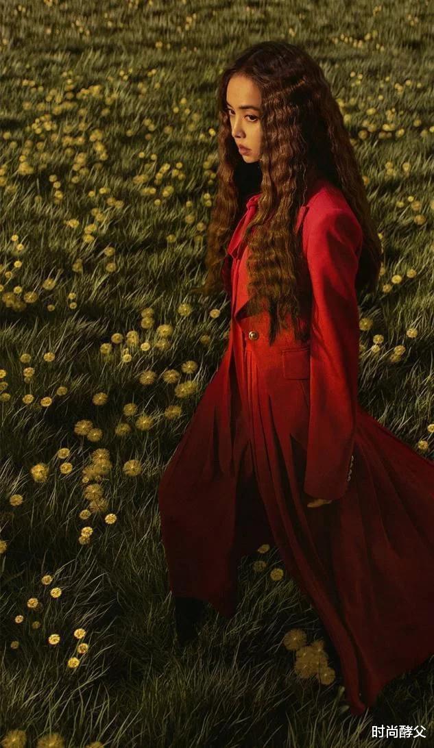 女孩|蔡依林终于不“土”了,短发造型真惊艳,衣服不好好穿“痞气足”