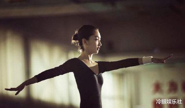 周冬雨|28岁9次拿影后，周冬雨成功的背后，到底经历了什么？