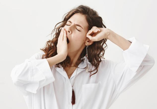 口臭|中医提醒，肝火旺盛，除了口臭，嘴巴还会有4种表现，需警惕