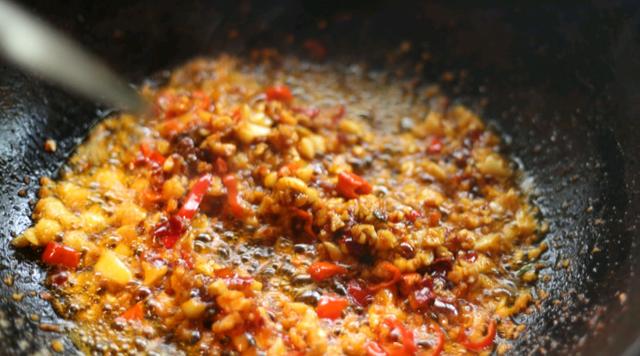 「豆腐」减肥界的\新宠\，躺着吃都能瘦，干了这碗低卡的纯手工减肥美食