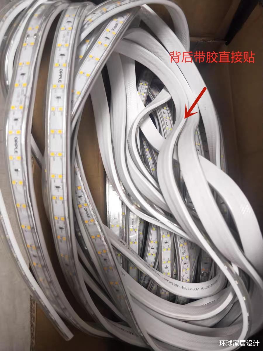 |柜子下面贴条灯带，不需要开槽贴哪都行，灯一开真的好漂亮！