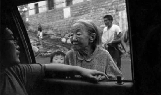 每天阅读|史上最催泪的30张照片，你能坚持到第几张