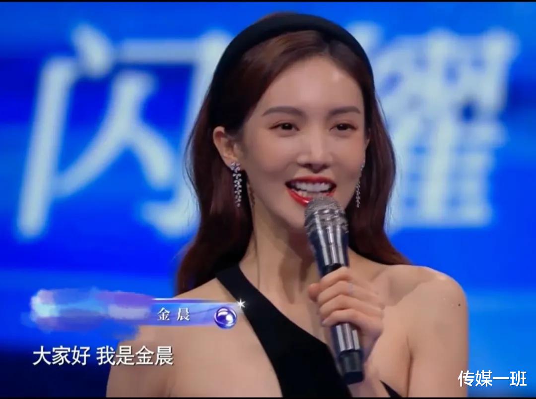 袁冰妍|星动晚会生图:袁冰妍脸僵显老,王一博脸浮肿,赵露思精致少女感