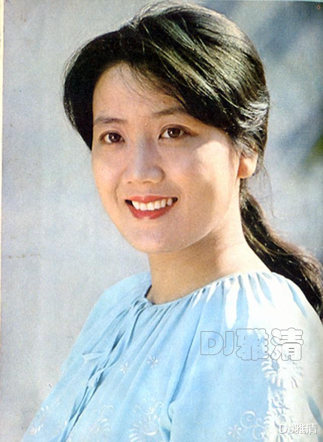 李秀明近照,昔日当红女星,唐国强老搭档,如今65岁,女儿长得像妈妈