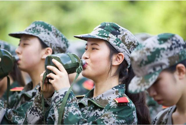 |军训时女生不要带的3样东西，特别是第2种，容易被同学“嘲笑”