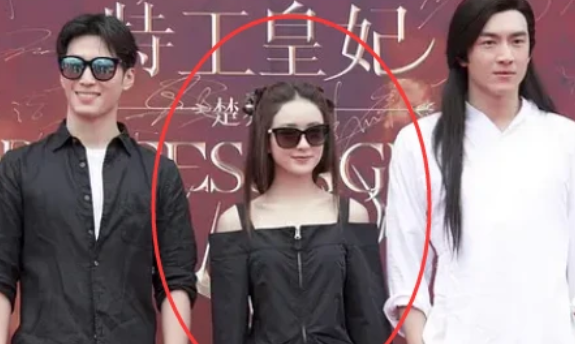 「陈都灵」4年前楚乔传开机照，赵丽颖发型抢镜，有谁注意到半跪的苗苗？