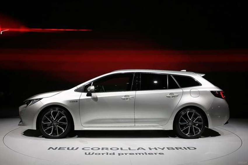 丰田卡罗拉|不给大众活路!丰田新车比思域漂亮10倍,配双人床+油耗4L,不足12万