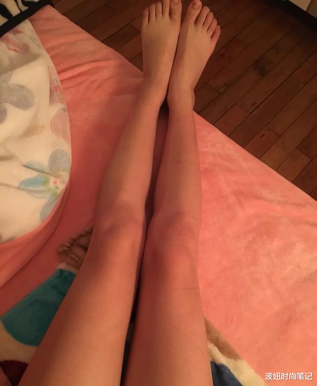 闫妮▲闫妮49岁瘦出“少女腿”，提到方法就俩字，可惜大多数人没做对