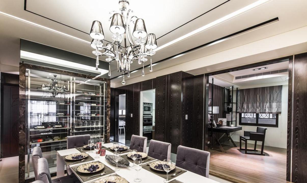 |吊顶只走石膏线明显掉档次,四周加圈黑线条,谁见了不夸高级大气