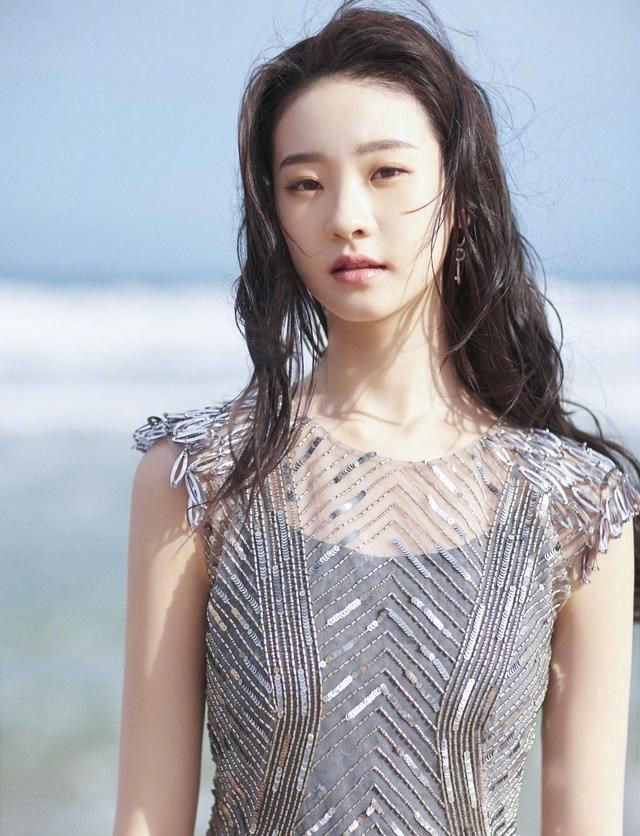 张艺凡@张艺凡的两天五热搜，成就《创造营2020》，毁了自己