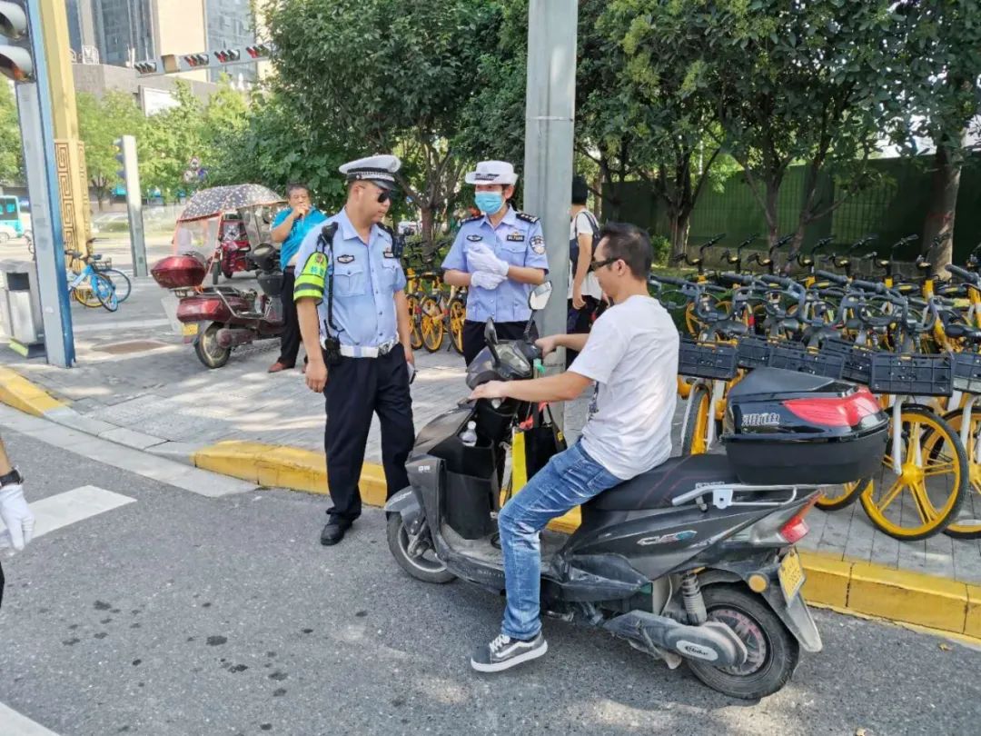 西安|双休日，街上全是交警，他们在干嘛？