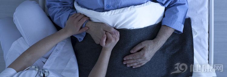 『健脾』中老年人，睡觉时出现两大表现，或是在暗示你：血液太粘稠了