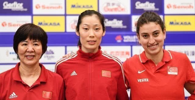 「朱婷」女排朱婷谈择偶，四个指标必须达到，网友：说的不就是李童吗？