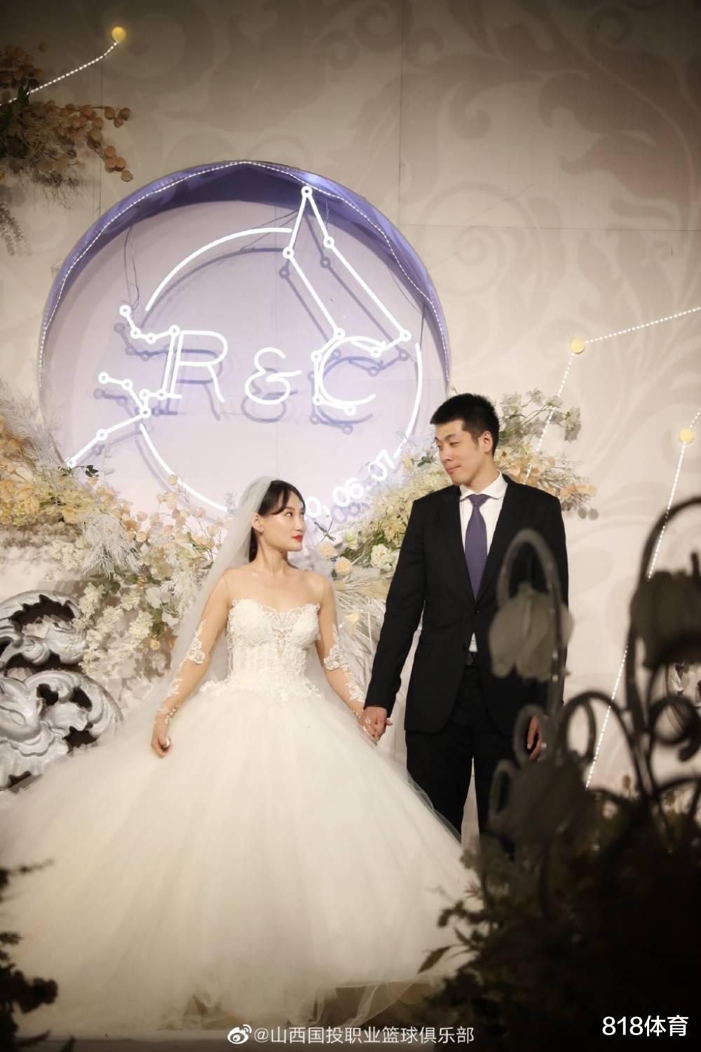 山西男篮@山西男篮前锋任骏威大婚！太原迎娶北京大妞，双胞胎弟弟任骏飞忙备战缺席
