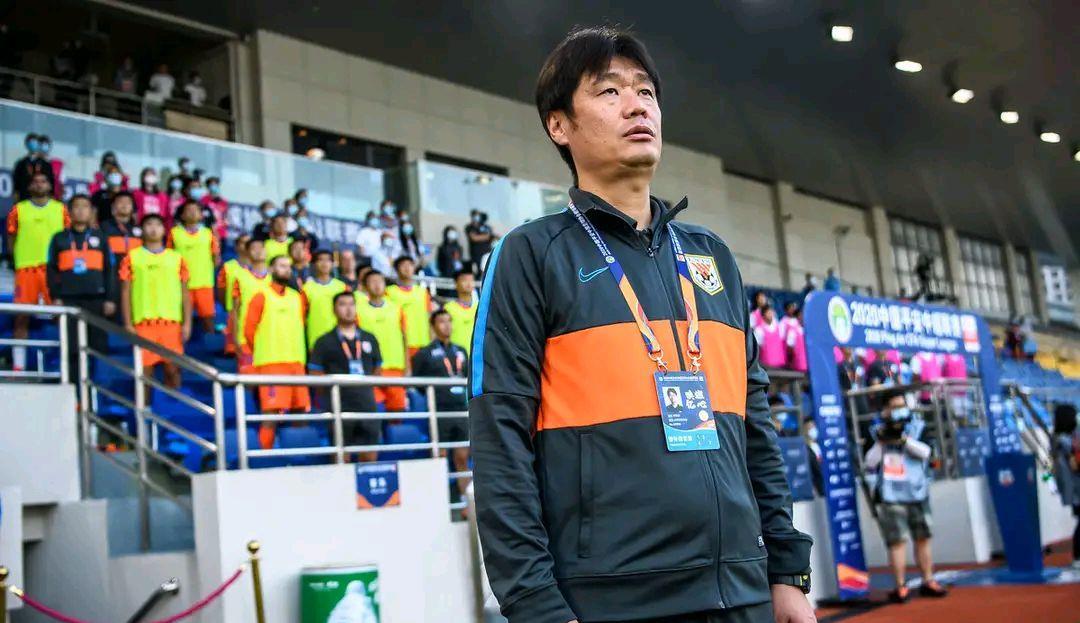 热刺|中超红黑榜：鲁能大包大揽 昏帅不懂规则？3本土2外援谁MVP你来评