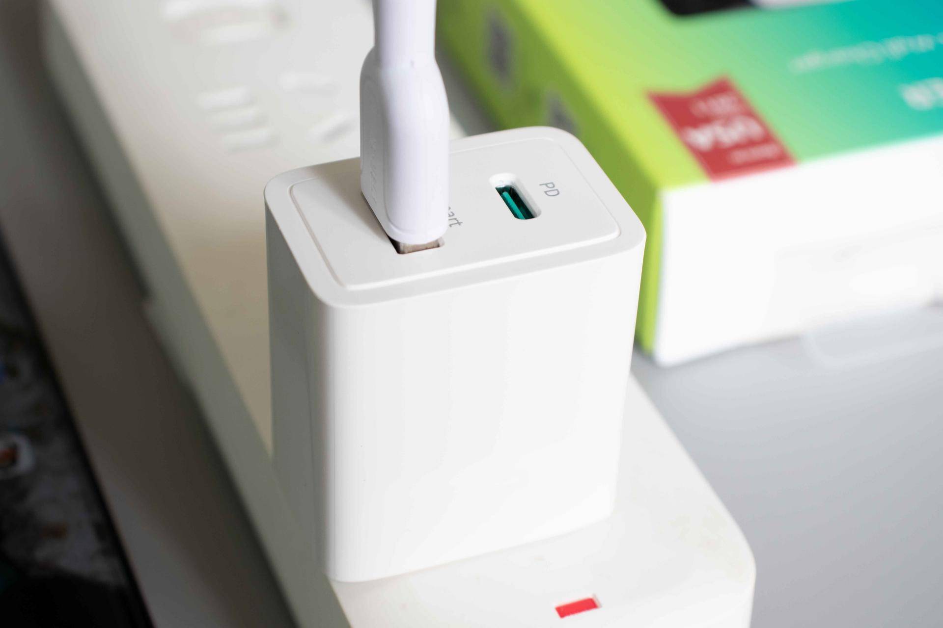 |小身躯大能耐的18W快充头-向5V1A说声再见