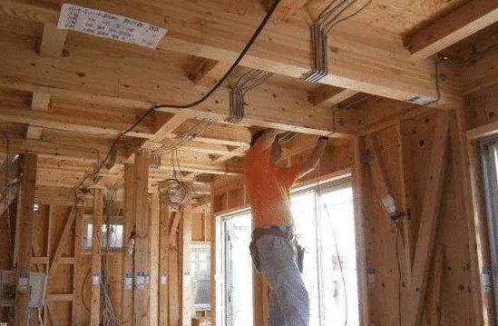 「」头次见日本电工这样布电线，太聪明了，住几十年也不短路漏电
