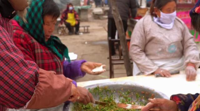 就是这样棒 枣庄徐庄大集传承了3代的煎包，不分荤素3毛一个，一天卖上万个